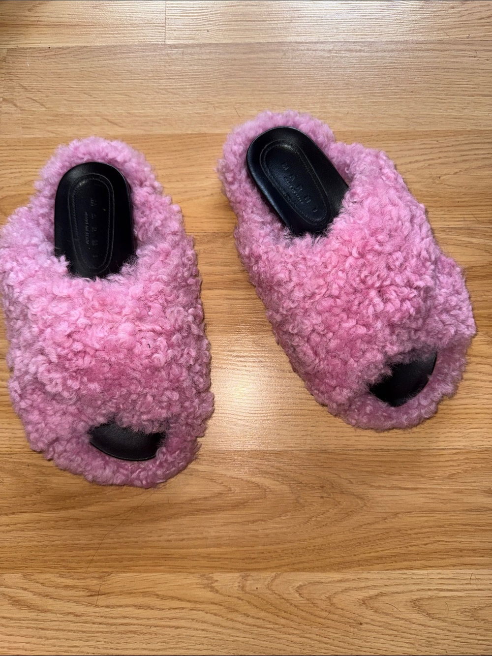 Marni Pink Fuzzy Slide Slippers Fussbett shearling crossover slides Size 38 or 7